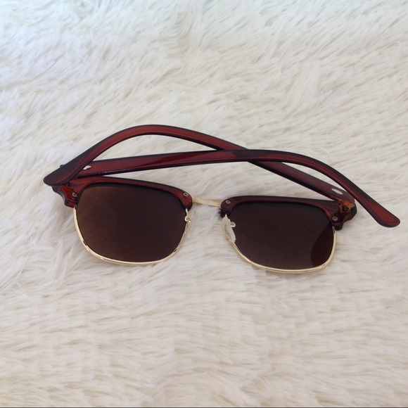 Brown Plastic Wayfarer Style Sunnies Sunglasses - Picture 3 of 3